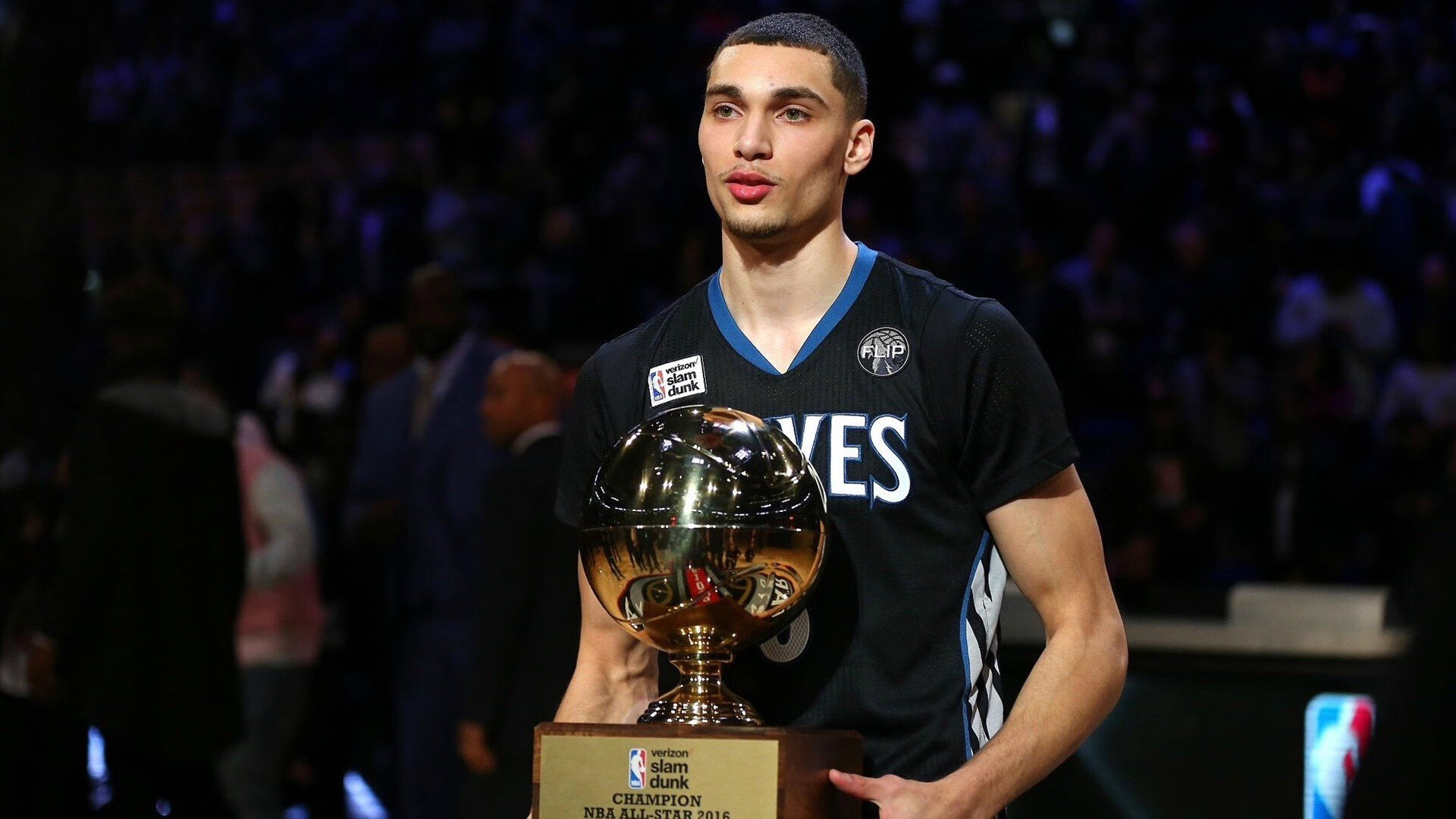 哈登轰出史诗级数据单，76人客场力克爵士彰显争冠雄心