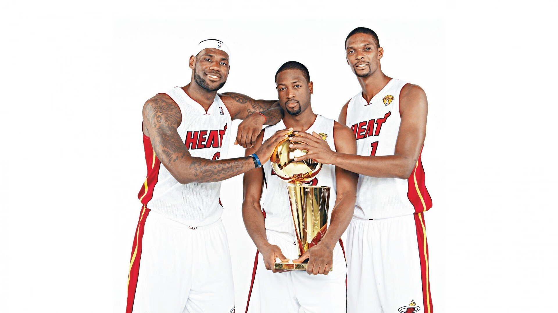 库里火热手感点燃全场，爵士末节险胜四川迎连胜